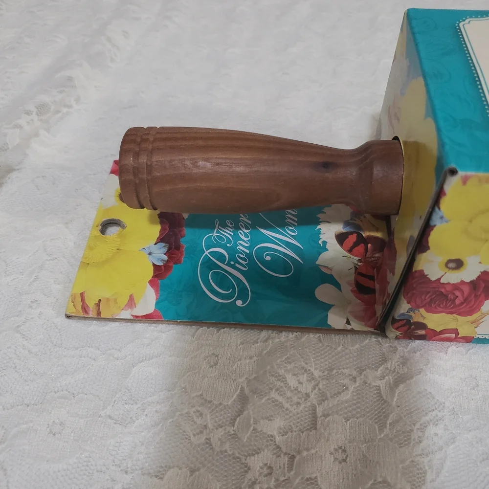 Pioneer Woman Rolling Pin - Picture 3 of 7